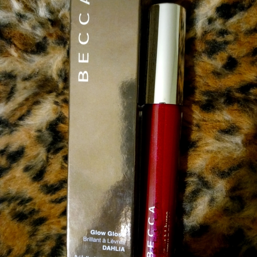 Becca glow gloss( color burgundy)